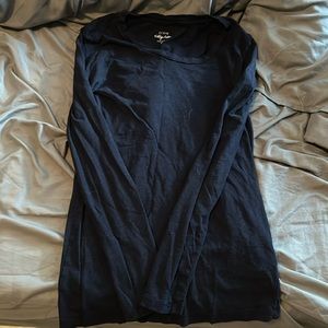 woman’s long sleeve shirt